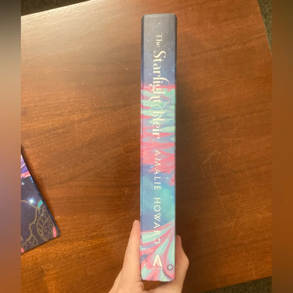 The Starlight Heir Book by Amalie Howard Fairyloot Edition - Picture 6 of 11